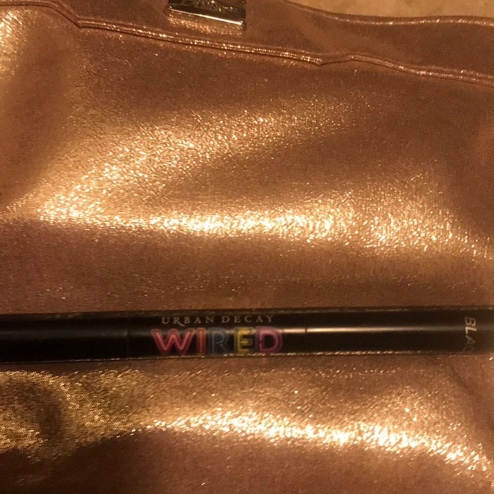 🦄🦄2/15 Urban Decay Wired Dual Liner, Charged